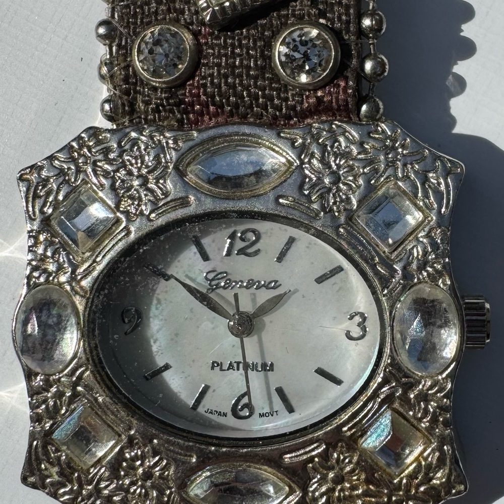 Geneva Platinum Camouflage band women’s watch - Picture 3 of 8